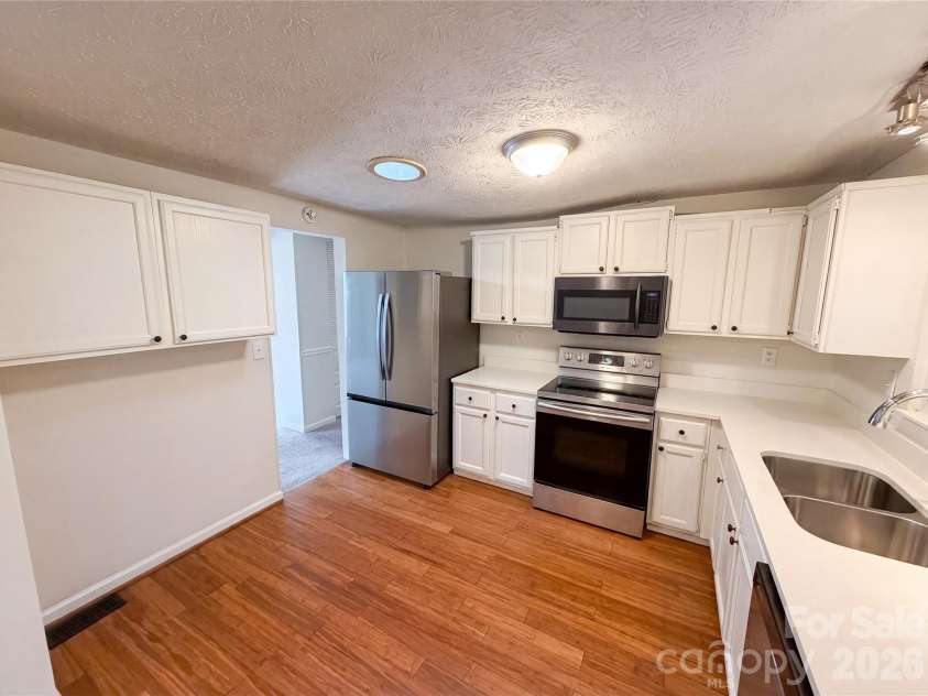 7827 Mallen Drive, Charlotte, NC 28212.  MLS# CAR4399471, YatesRealty ID 34896. 