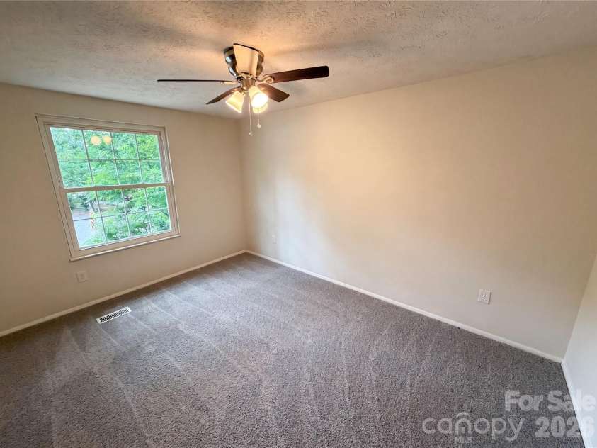 7827 Mallen Drive, Charlotte, NC 28212.  MLS# CAR4399471, YatesRealty ID 34896. 