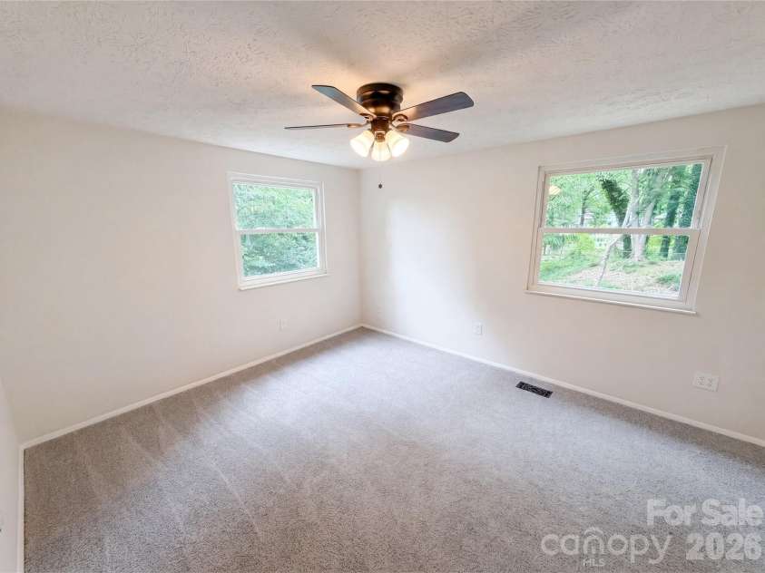 7827 Mallen Drive, Charlotte, NC 28212.  MLS# CAR4399471, YatesRealty ID 34896. 
