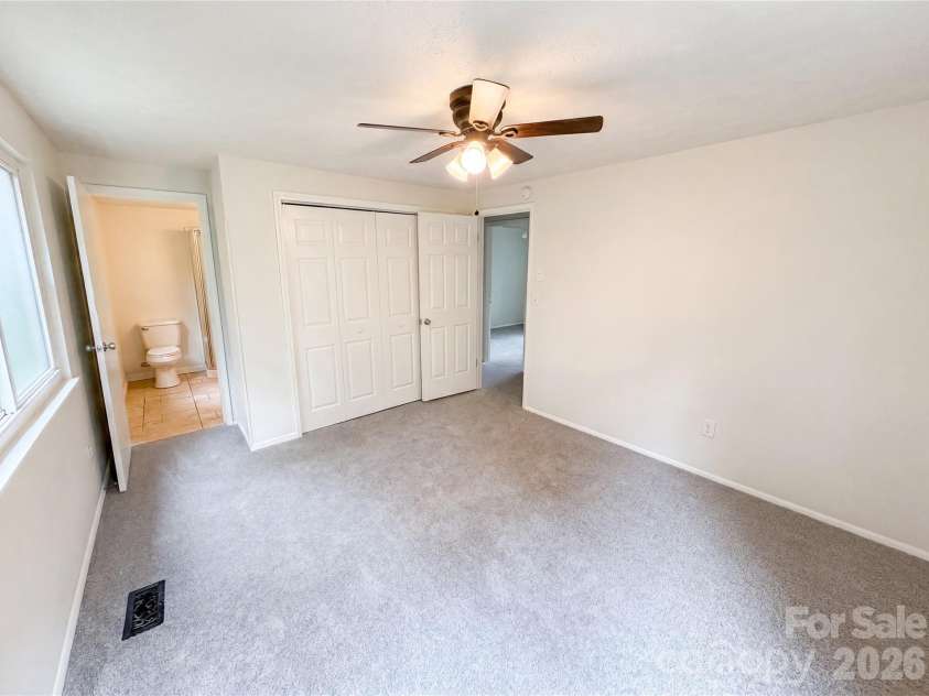 7827 Mallen Drive, Charlotte, NC 28212.  MLS# CAR4399471, YatesRealty ID 34896. 