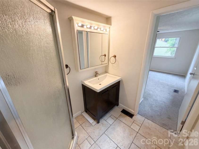 7827 Mallen Drive, Charlotte, NC 28212.  MLS# CAR4399471, YatesRealty ID 34896. 