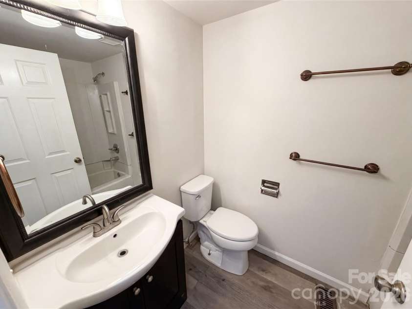 7827 Mallen Drive, Charlotte, NC 28212.  MLS# CAR4399471, YatesRealty ID 34896. 