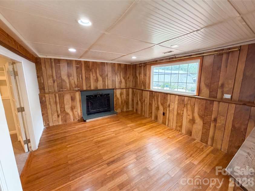 7827 Mallen Drive, Charlotte, NC 28212.  MLS# CAR4399471, YatesRealty ID 34896. 