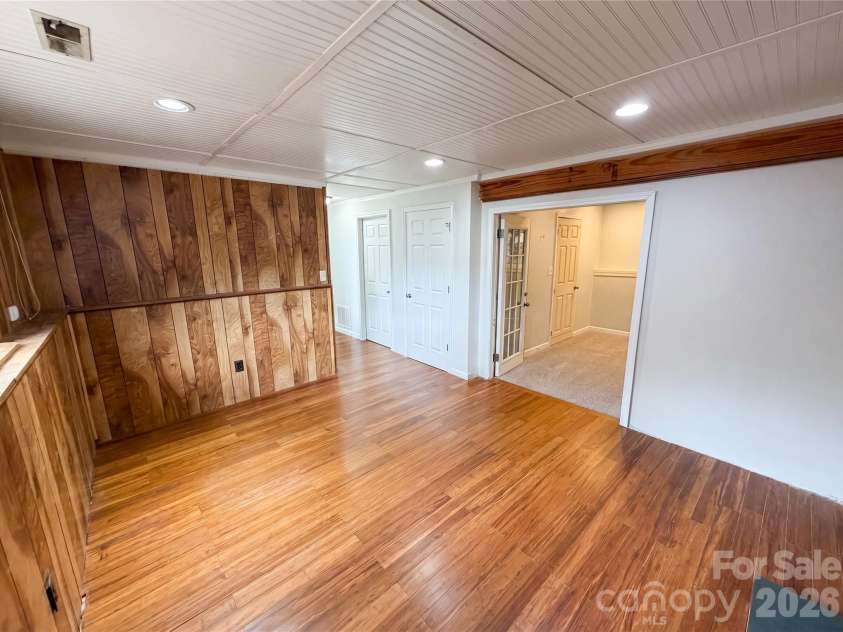 7827 Mallen Drive, Charlotte, NC 28212.  MLS# CAR4399471, YatesRealty ID 34896. 