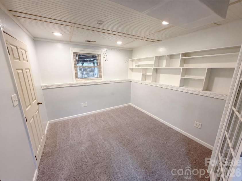 7827 Mallen Drive, Charlotte, NC 28212.  MLS# CAR4399471, YatesRealty ID 34896. 
