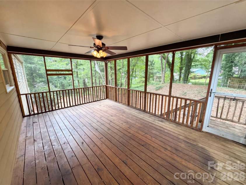 7827 Mallen Drive, Charlotte, NC 28212.  MLS# CAR4399471, YatesRealty ID 34896. 