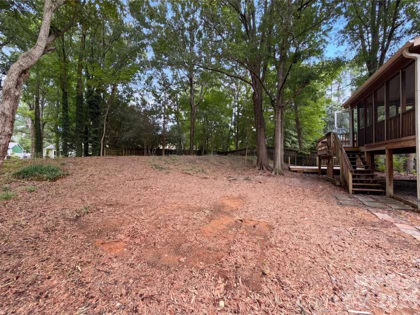 7827 Mallen Drive, Charlotte, NC 28212.  MLS# CAR4399471, YatesRealty ID 34896. 