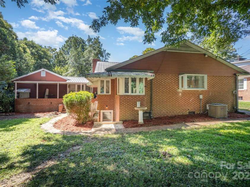 1612 Statesville Boulevard, Salisbury, NC 28144.  MLS# CAR4293224, YatesRealty ID 34897. 