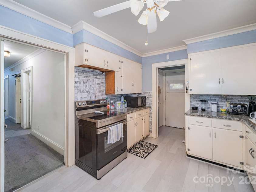 1612 Statesville Boulevard, Salisbury, NC 28144.  MLS# CAR4293224, YatesRealty ID 34897. 