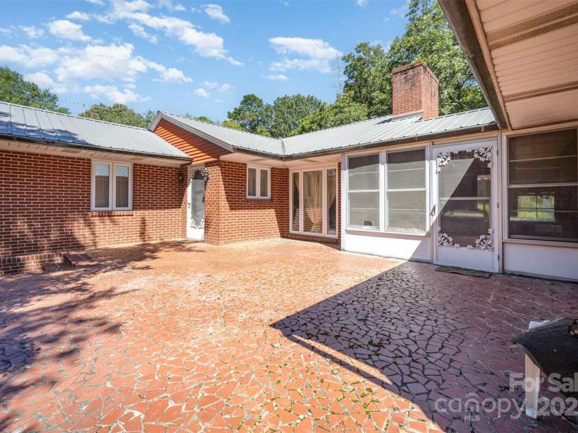 1612 Statesville Boulevard, Salisbury, NC 28144.  MLS# CAR4293224, YatesRealty ID 34897. 