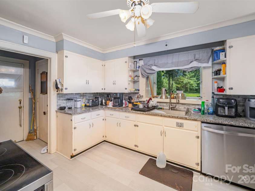 1612 Statesville Boulevard, Salisbury, NC 28144.  MLS# CAR4293224, YatesRealty ID 34897. 