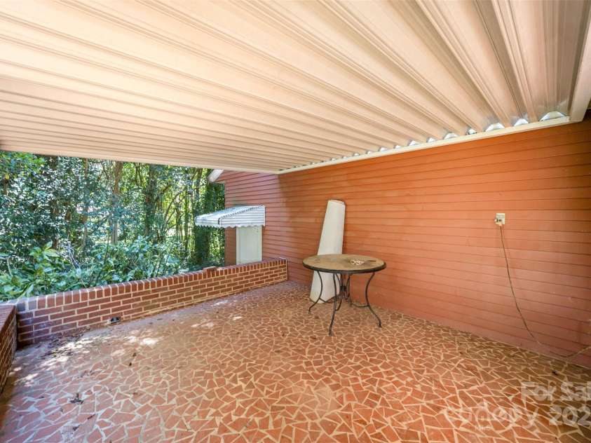 1612 Statesville Boulevard, Salisbury, NC 28144.  MLS# CAR4293224, YatesRealty ID 34897. 