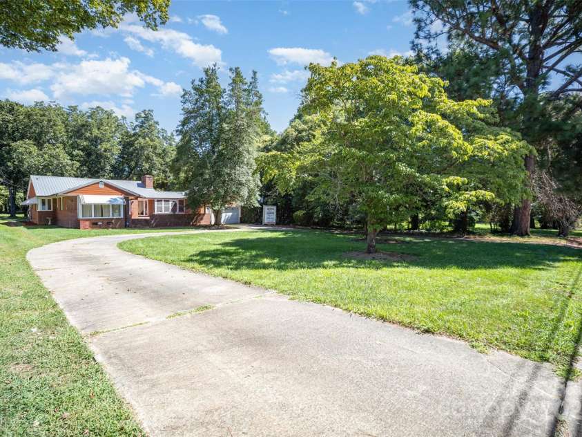 1612 Statesville Boulevard, Salisbury, NC 28144.  MLS# CAR4293224, YatesRealty ID 34897. 