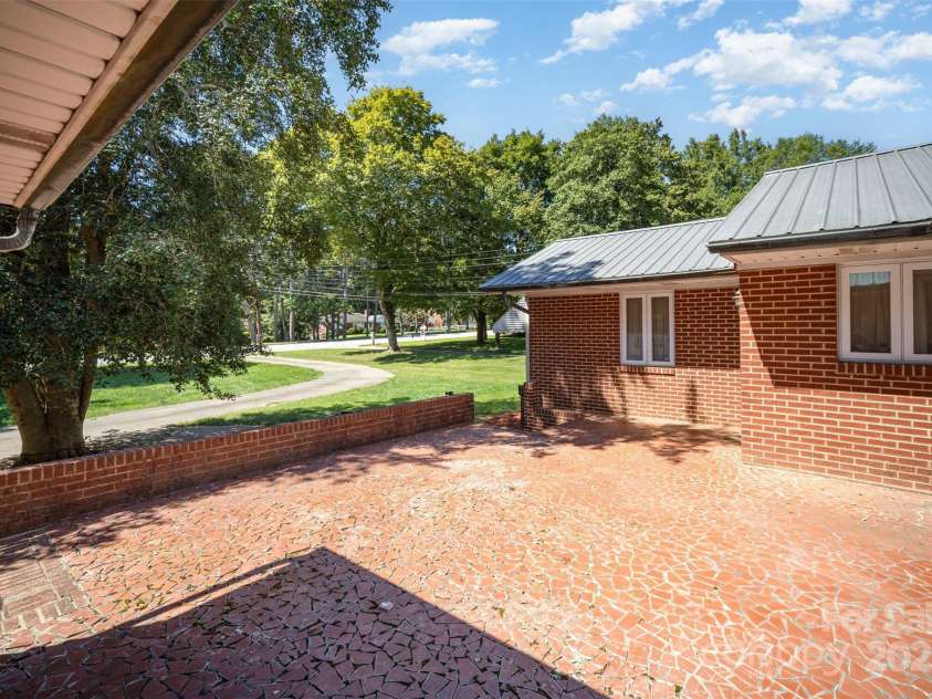 1612 Statesville Boulevard, Salisbury, NC 28144.  MLS# CAR4293224, YatesRealty ID 34897. 
