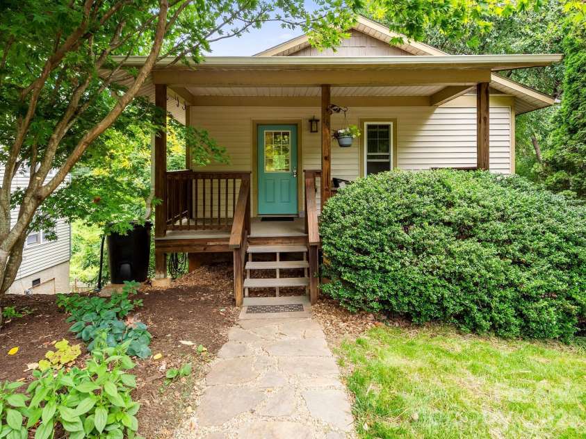 16 Jefferson Drive, Asheville, NC 28801.  MLS# CAR4397729, YatesRealty ID 34898. 