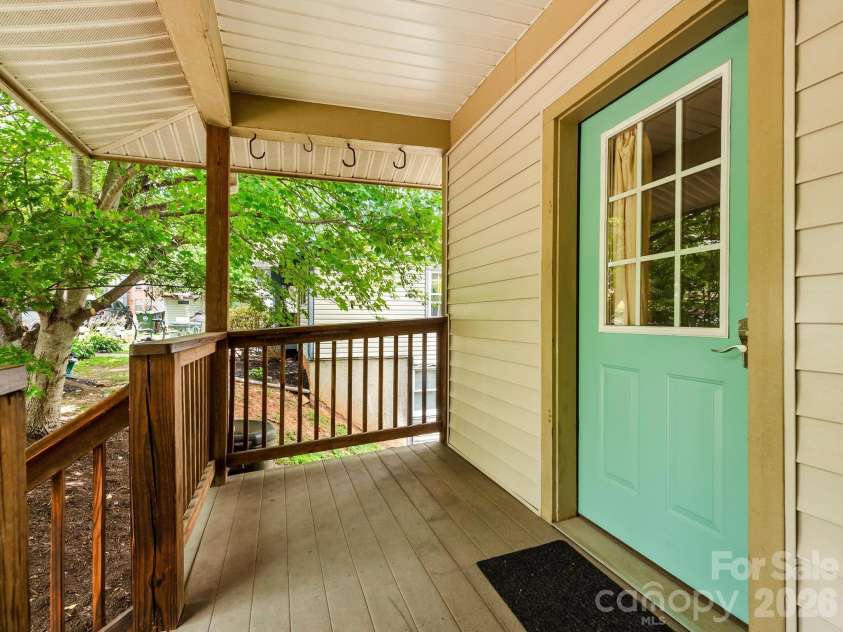 16 Jefferson Drive, Asheville, NC 28801.  MLS# CAR4397729, YatesRealty ID 34898. 