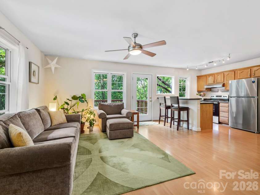 16 Jefferson Drive, Asheville, NC 28801.  MLS# CAR4397729, YatesRealty ID 34898. 