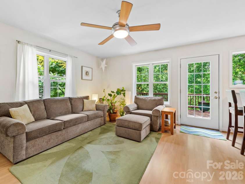 16 Jefferson Drive, Asheville, NC 28801.  MLS# CAR4397729, YatesRealty ID 34898. 