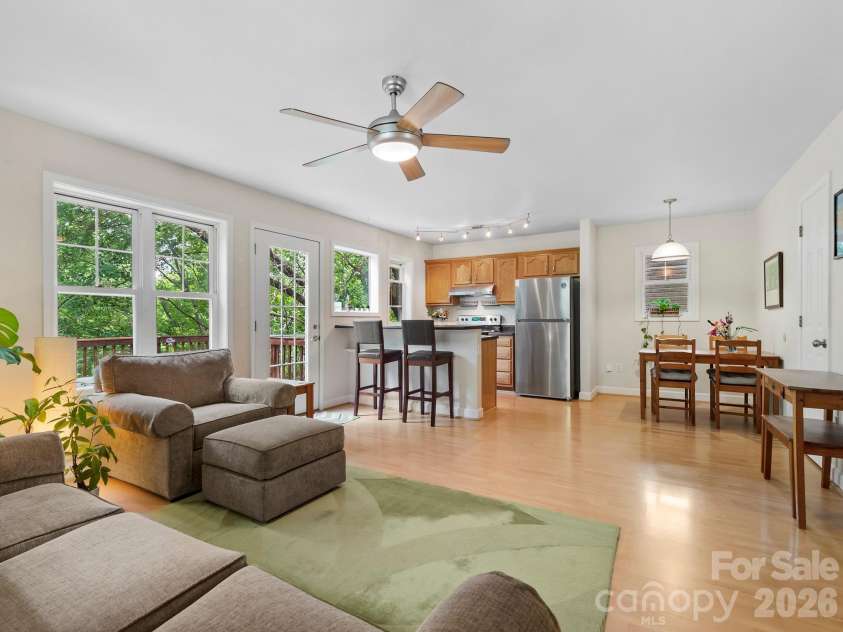 16 Jefferson Drive, Asheville, NC 28801.  MLS# CAR4397729, YatesRealty ID 34898. 