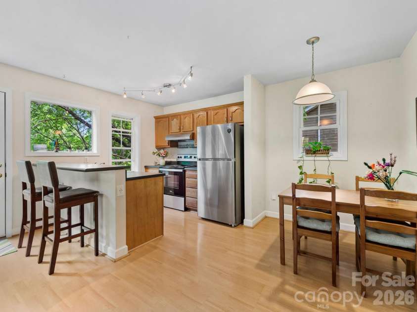 16 Jefferson Drive, Asheville, NC 28801.  MLS# CAR4397729, YatesRealty ID 34898. 