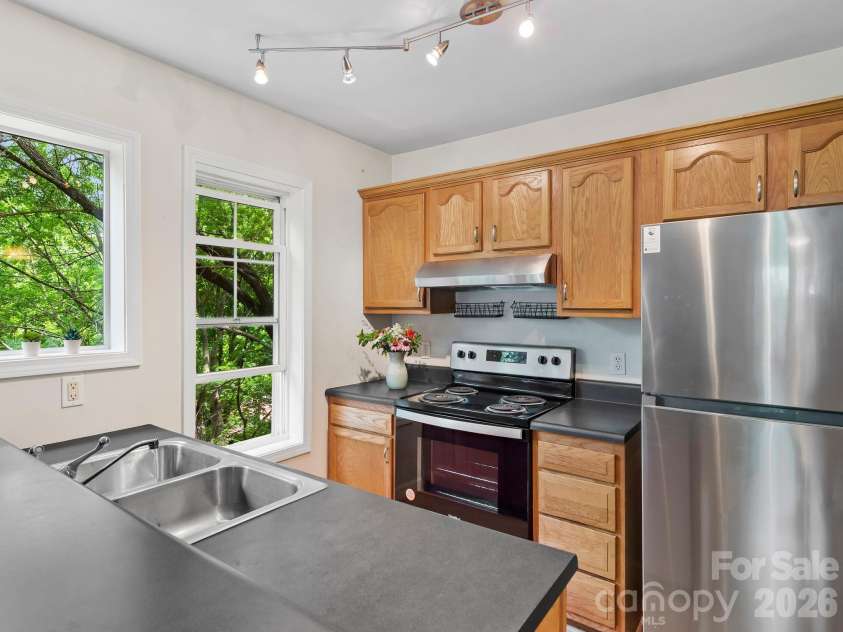 16 Jefferson Drive, Asheville, NC 28801.  MLS# CAR4397729, YatesRealty ID 34898. 