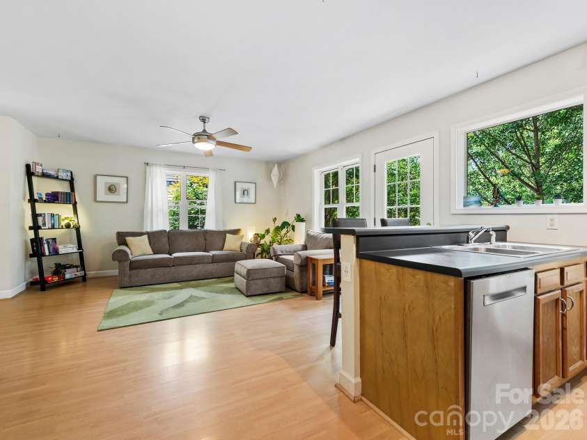 16 Jefferson Drive, Asheville, NC 28801.  MLS# CAR4397729, YatesRealty ID 34898. 