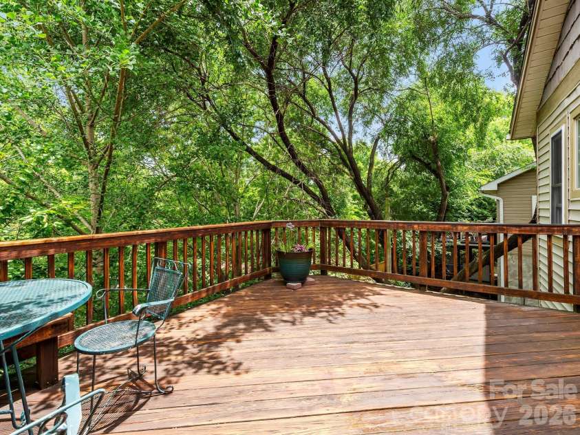 16 Jefferson Drive, Asheville, NC 28801.  MLS# CAR4397729, YatesRealty ID 34898. 