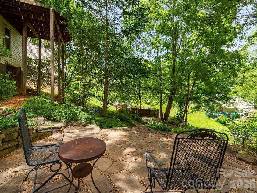 16 Jefferson Drive, Asheville, NC 28801.  MLS# CAR4397729, YatesRealty ID 34898. 