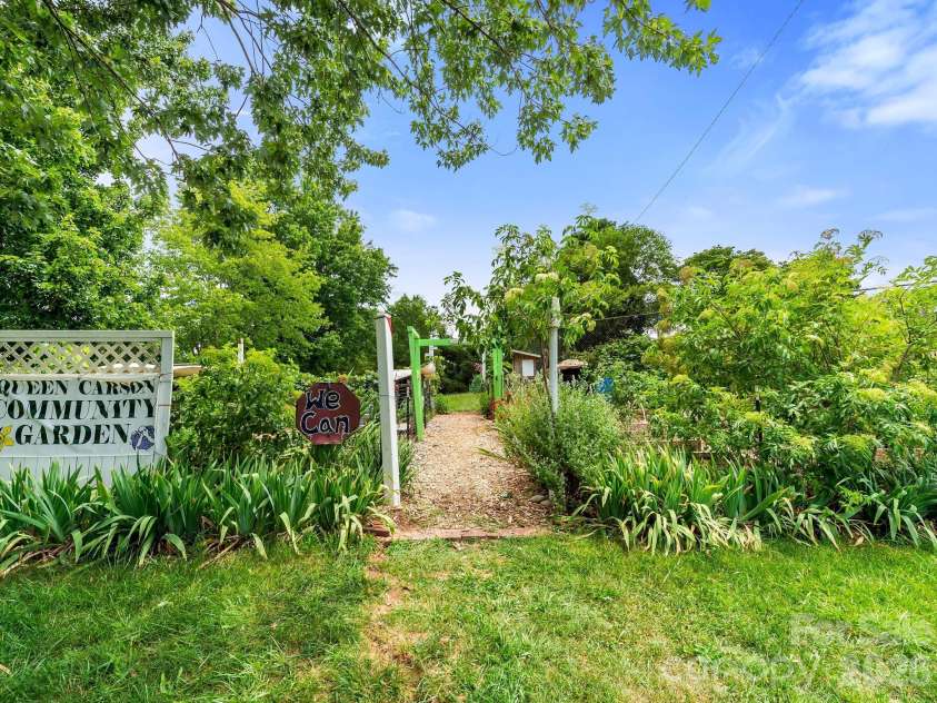 16 Jefferson Drive, Asheville, NC 28801.  MLS# CAR4397729, YatesRealty ID 34898. 