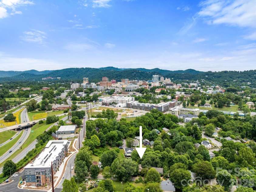 16 Jefferson Drive, Asheville, NC 28801.  MLS# CAR4397729, YatesRealty ID 34898. 