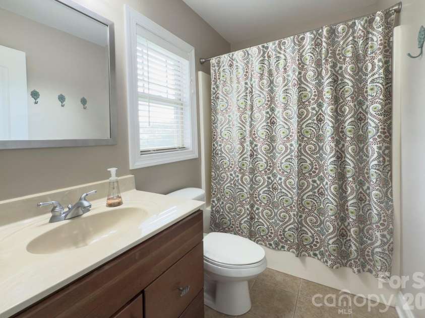 3011 Crismark Drive, Indian Trail, NC 28079.  MLS# CAR4400449, YatesRealty ID 34899. Main full bath with hall and bedroom access.