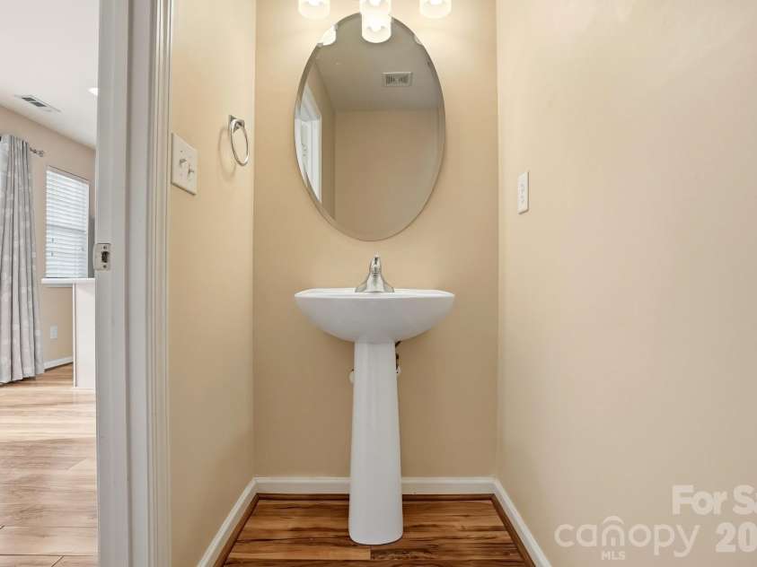 3569 Draycott Avenue, Charlotte, NC 28213.  MLS# CAR4341865, YatesRealty ID 3490. Half Bath 