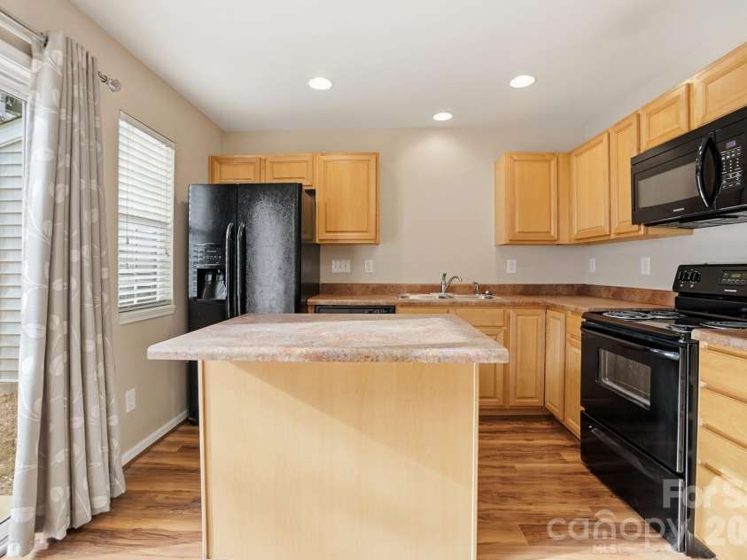 3569 Draycott Avenue, Charlotte, NC 28213.  MLS# CAR4341865, YatesRealty ID 3490. The kitchen boasts a center island, ample counter space, and pantry, making it a chef’s delight