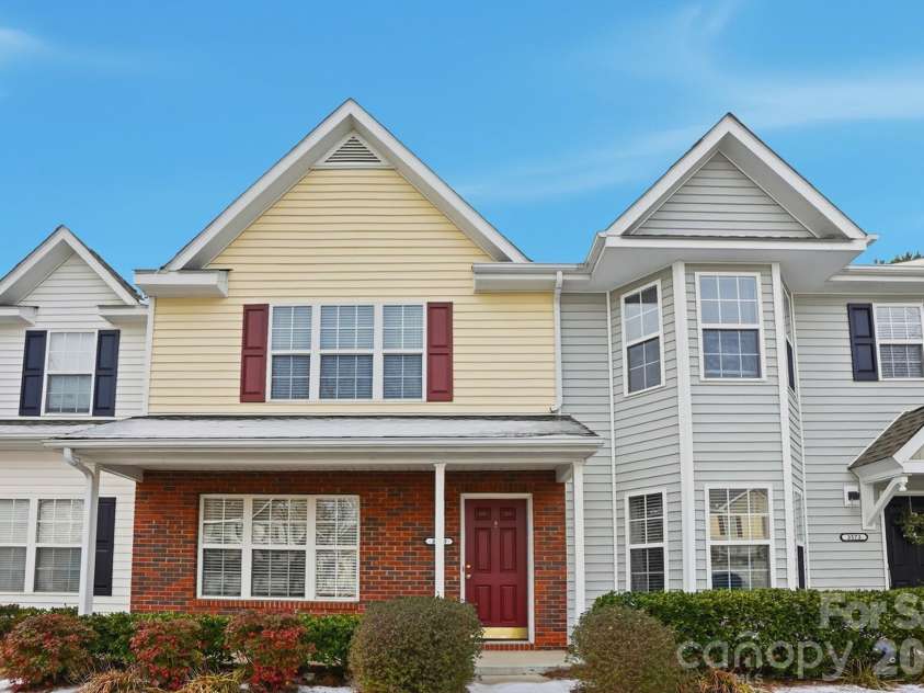 3569 Draycott Avenue, Charlotte, NC 28213.  MLS# CAR4341865, YatesRealty ID 3490. Welcome to this stunning, move-in ready townhome