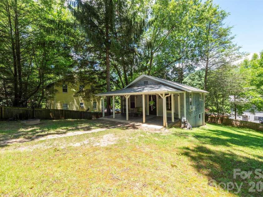 14 Border Street, Black Mountain, NC 28711.  MLS# CAR4392879, YatesRealty ID 34900. 