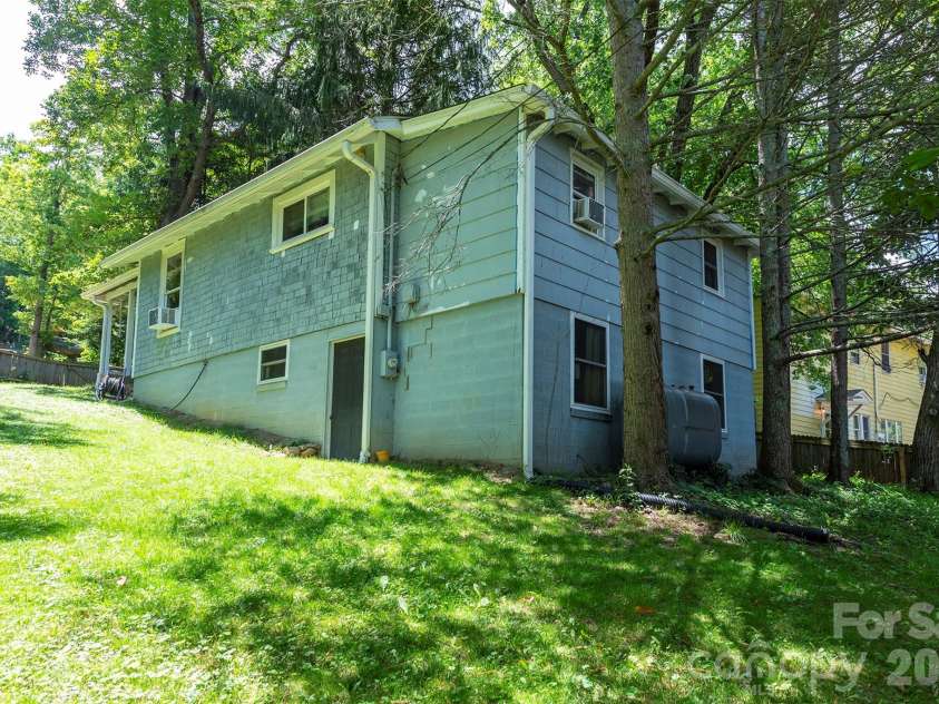 14 Border Street, Black Mountain, NC 28711.  MLS# CAR4392879, YatesRealty ID 34900. 