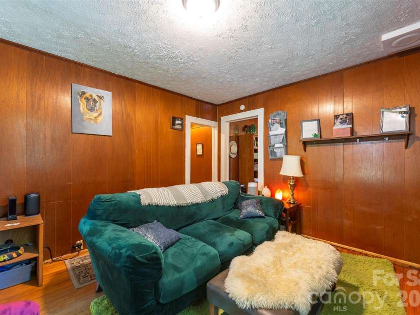 14 Border Street, Black Mountain, NC 28711.  MLS# CAR4392879, YatesRealty ID 34900. 