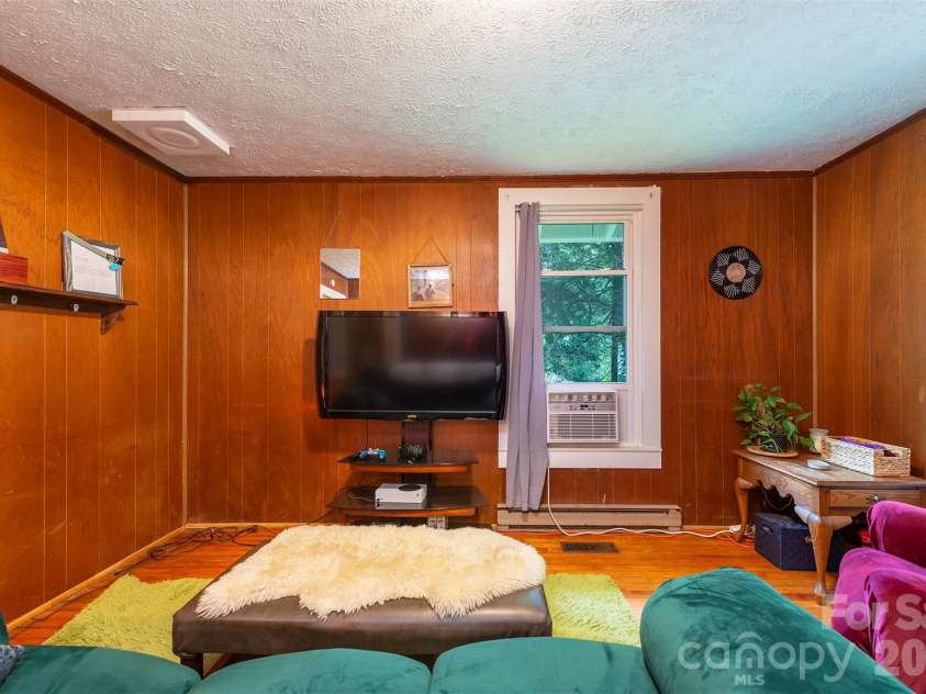 14 Border Street, Black Mountain, NC 28711.  MLS# CAR4392879, YatesRealty ID 34900. 