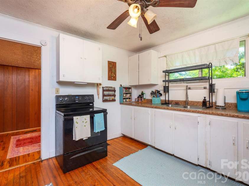 14 Border Street, Black Mountain, NC 28711.  MLS# CAR4392879, YatesRealty ID 34900. 
