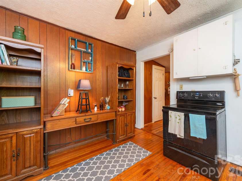 14 Border Street, Black Mountain, NC 28711.  MLS# CAR4392879, YatesRealty ID 34900. 