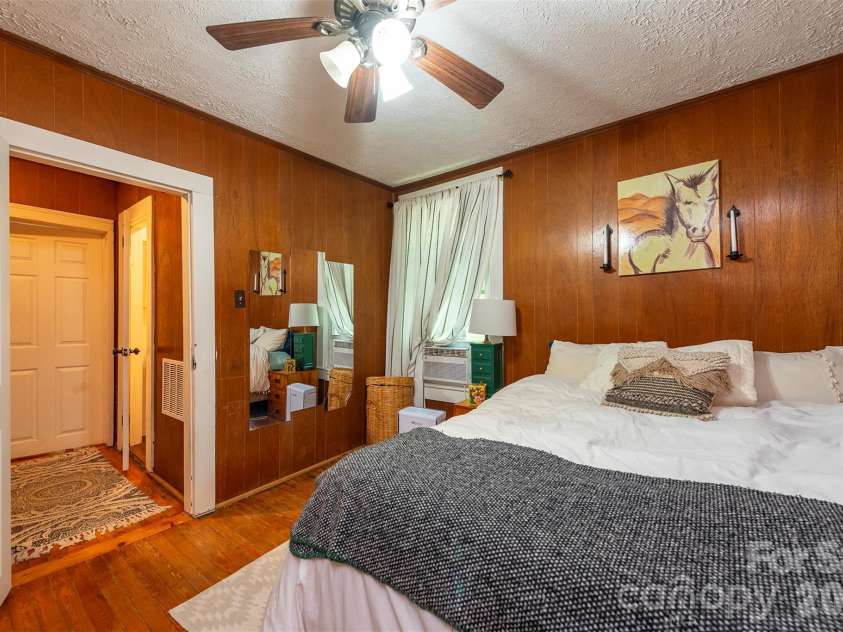 14 Border Street, Black Mountain, NC 28711.  MLS# CAR4392879, YatesRealty ID 34900. 