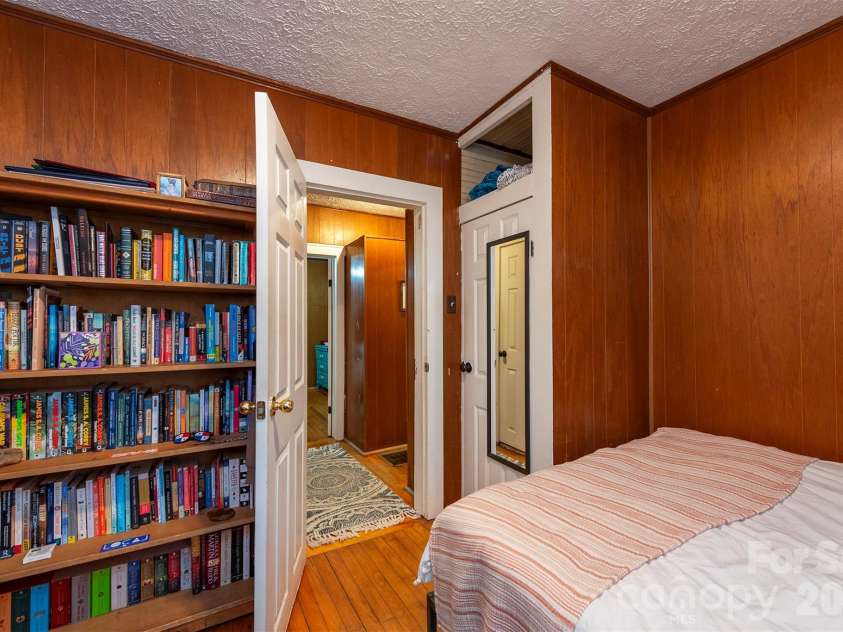 14 Border Street, Black Mountain, NC 28711.  MLS# CAR4392879, YatesRealty ID 34900. 