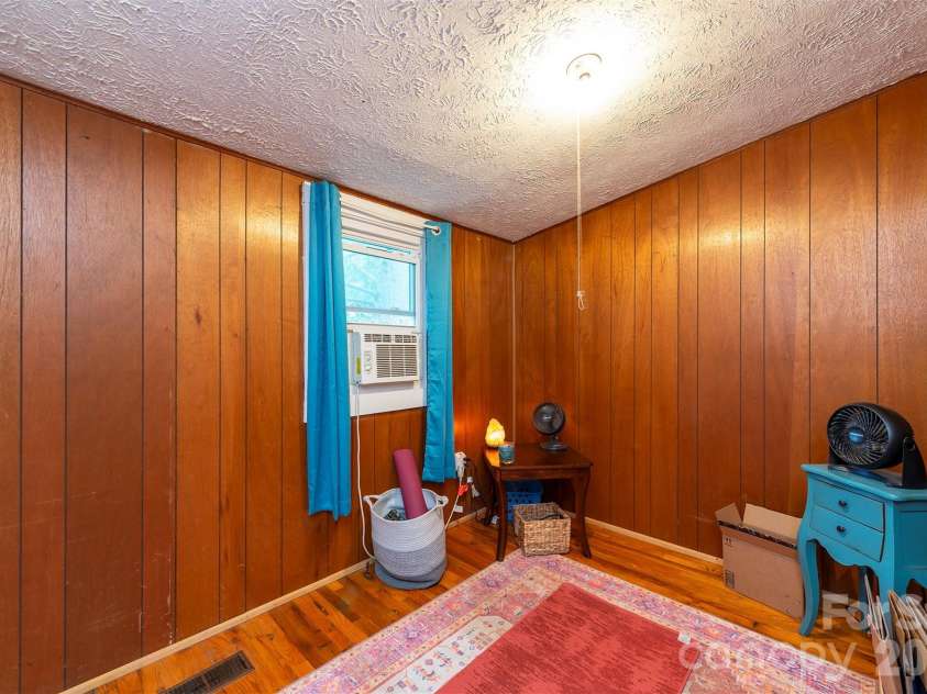 14 Border Street, Black Mountain, NC 28711.  MLS# CAR4392879, YatesRealty ID 34900. 
