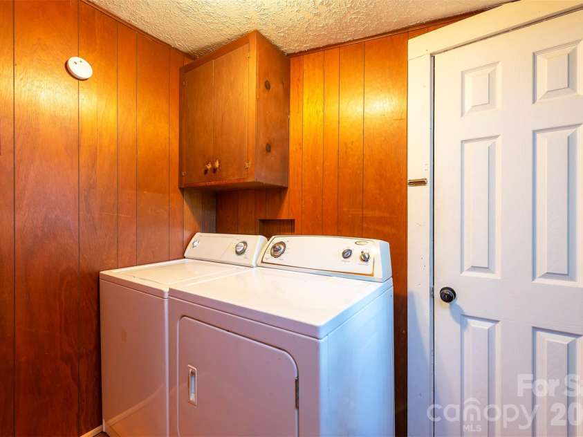 14 Border Street, Black Mountain, NC 28711.  MLS# CAR4392879, YatesRealty ID 34900. 