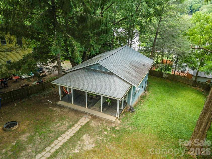 14 Border Street, Black Mountain, NC 28711.  MLS# CAR4392879, YatesRealty ID 34900. 