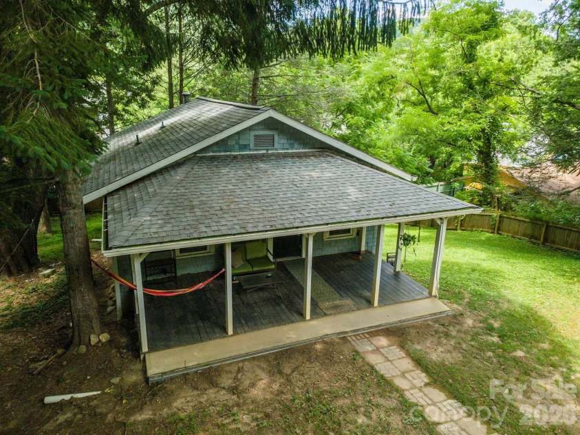14 Border Street, Black Mountain, NC 28711.  MLS# CAR4392879, YatesRealty ID 34900. 