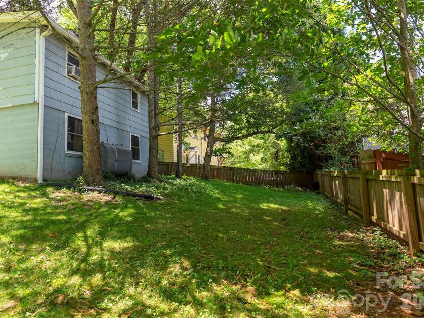14 Border Street, Black Mountain, NC 28711.  MLS# CAR4392879, YatesRealty ID 34900. 