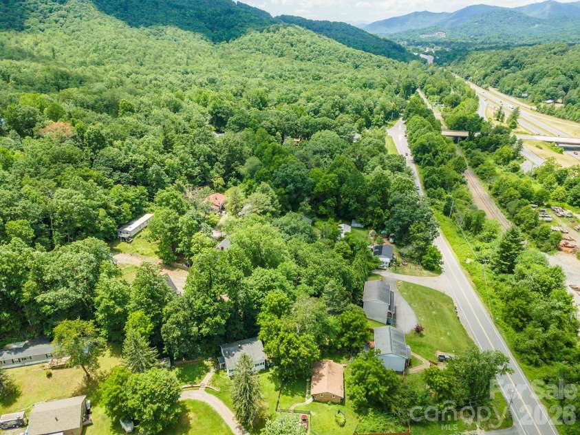 14 Border Street, Black Mountain, NC 28711.  MLS# CAR4392879, YatesRealty ID 34900. 