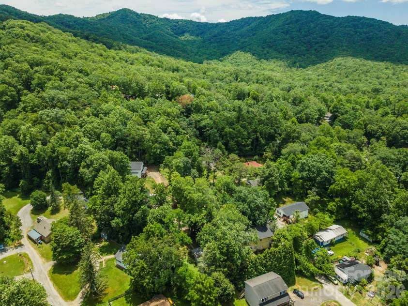 14 Border Street, Black Mountain, NC 28711.  MLS# CAR4392879, YatesRealty ID 34900. 