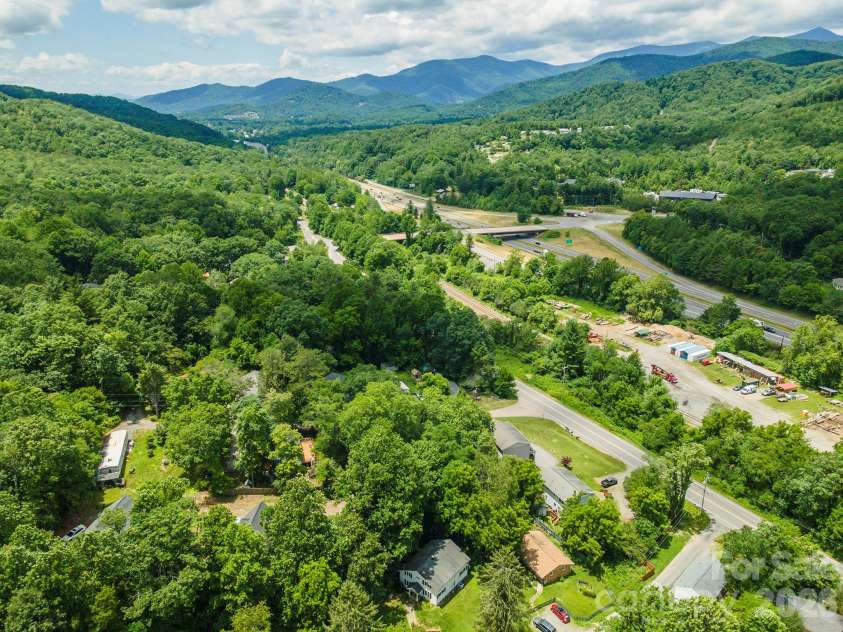 14 Border Street, Black Mountain, NC 28711.  MLS# CAR4392879, YatesRealty ID 34900. 